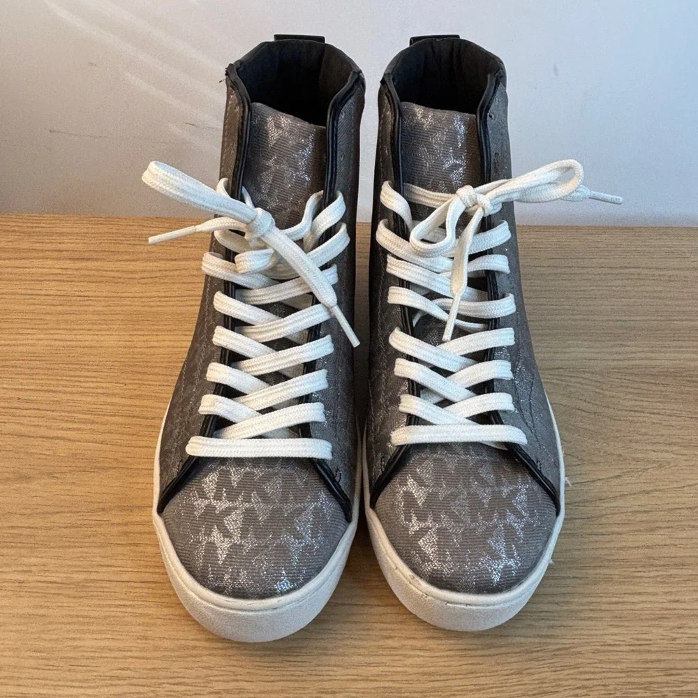 Michael Kors LS22B Womens 7M Silver MK Monogram High Top Sneakers Black‎ Trim